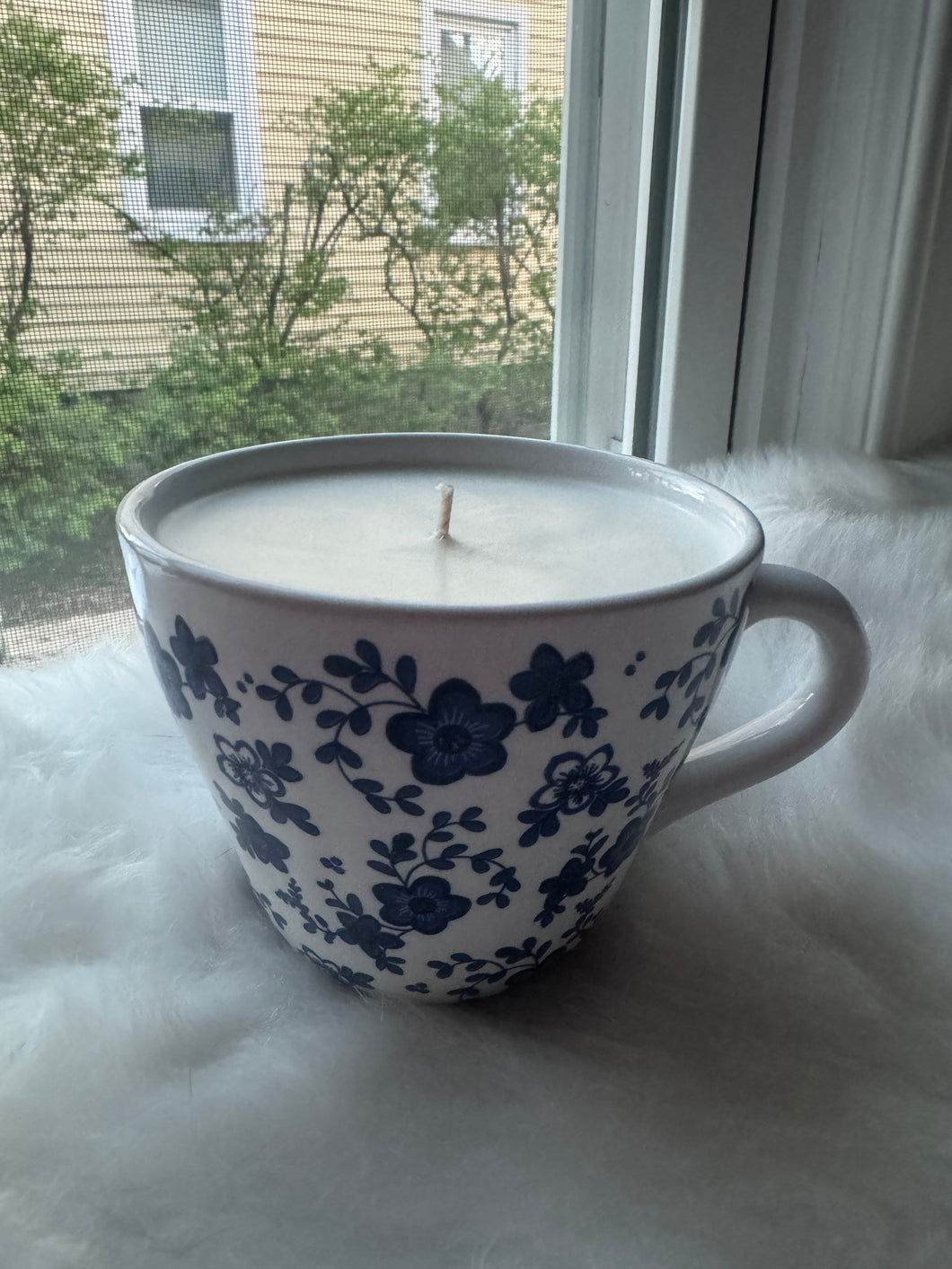 Blue and white floral mug candle
