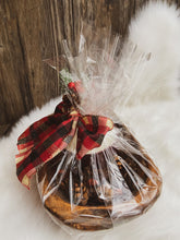Cargar imagen en el visor de la galería, 8oz Candle Dough Bowl Gift Baskets | Winter Gifts
